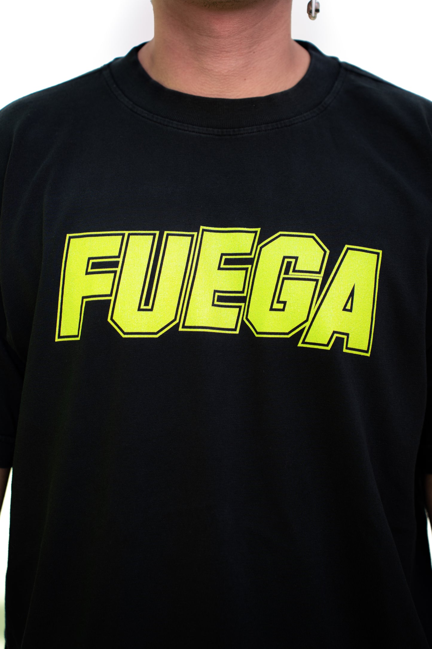 T Shirt Fuega negra oversized