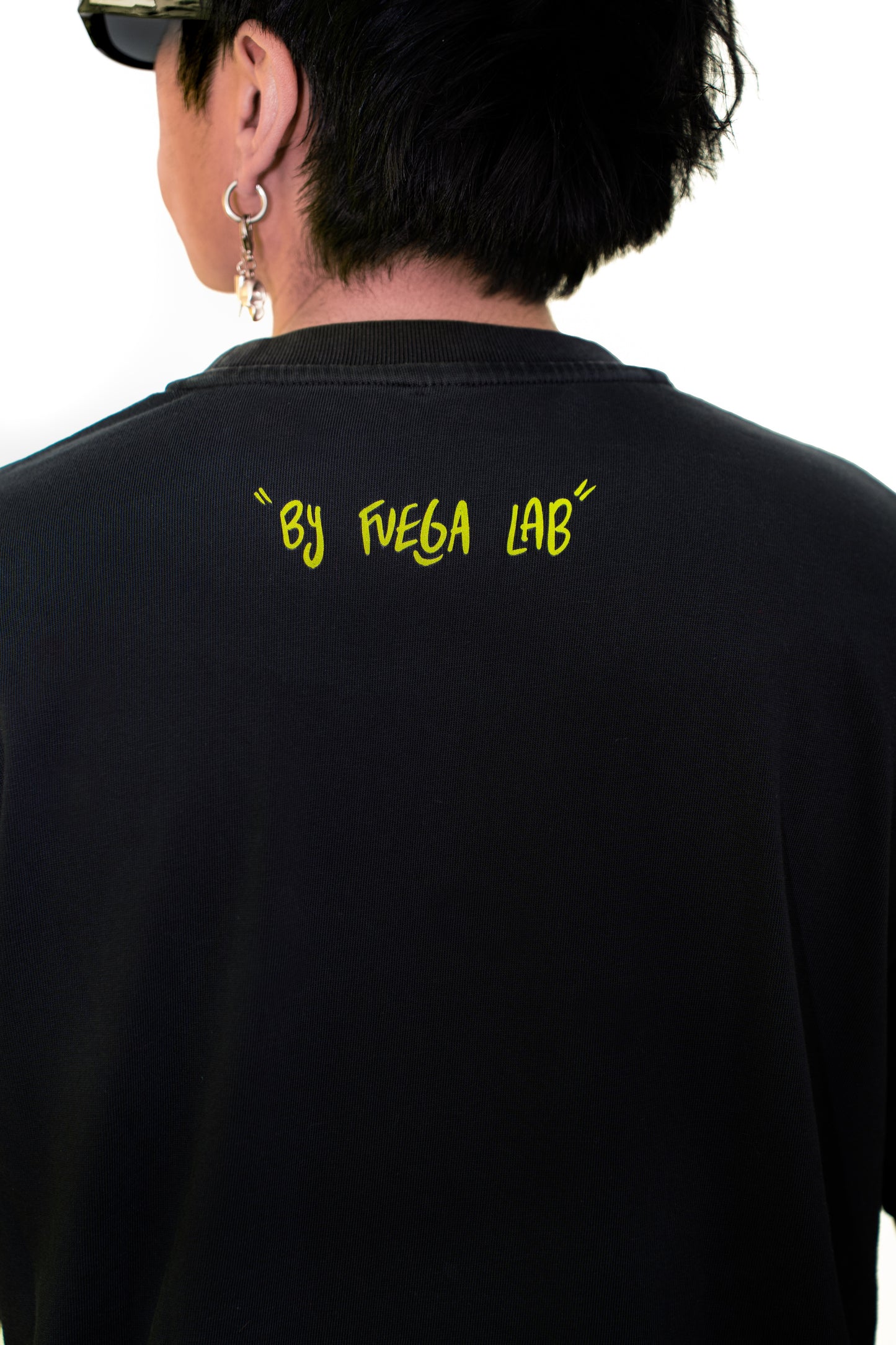 T Shirt Fuega negra oversized